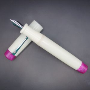 WOW Brand Model-1034A Thantham தந்தம் Resin White Color Body and Cap with Silver Clip Top and Bottom Resin Purple Color Glitter Fountain Pen