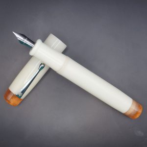 WOW Brand Model-1034A Thantham தந்தம் Resin White Color Body and Cap with Silver Clip Top and Bottom Resin Golden Color Glitter Fountain Pen